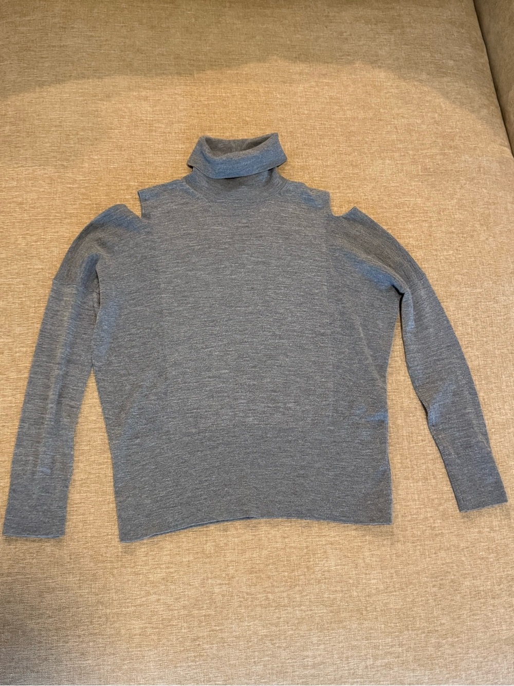 VINCE Sweater 100% Merino Wool Cold Shoulder Turtleneck Heather Gray SMALL